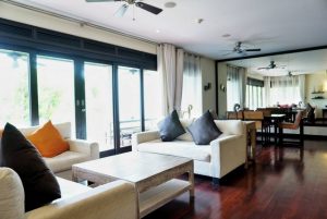 Three BR Walking Distance Layan Beach Chomtawan Apartment